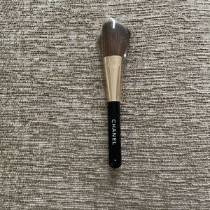 CHANEL flat #7 blush brush - Brand New, NEVER USED!!